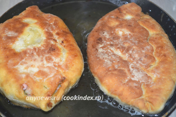 Пирожки на сметане без дрожжей с картошкой и колбасой