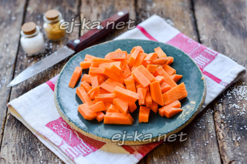 морковь нарезать брусочками