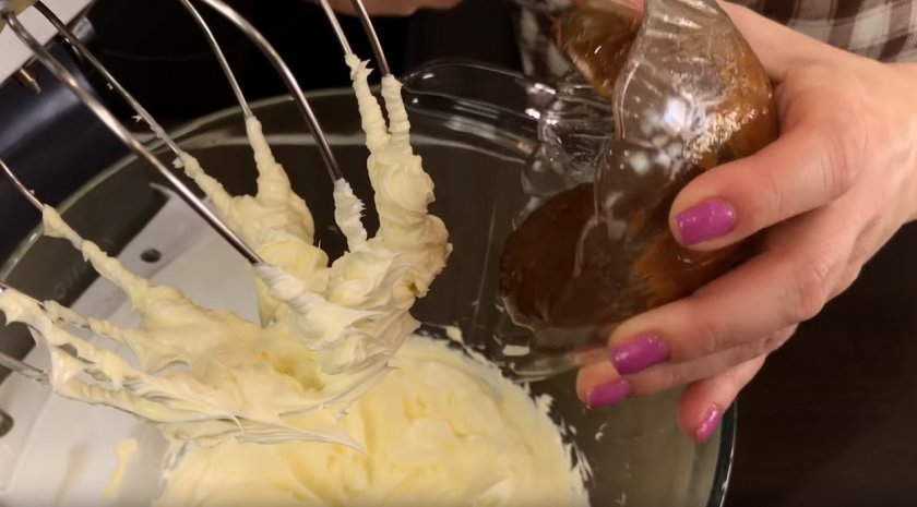 Медовый «Царский» торт с черносливом и орехами 