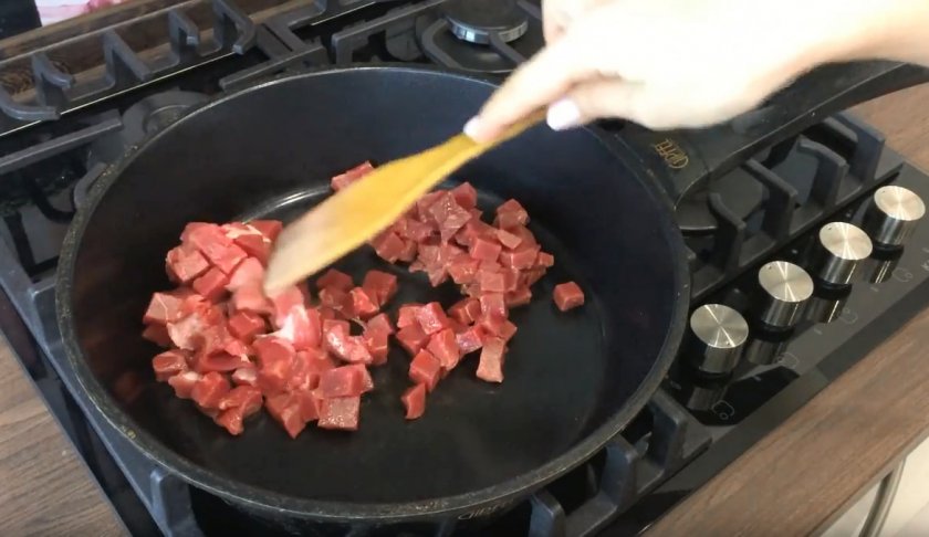 Из свинины с шампиньонами и опятами