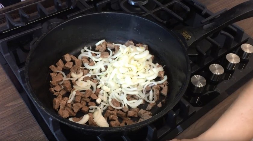 Из свинины с шампиньонами и опятами