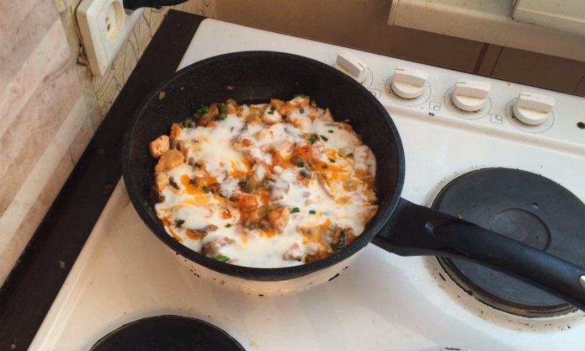 Куриная грудка с грибами