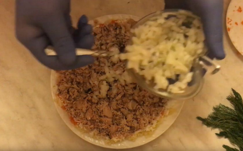 Салат с картошкой слоями