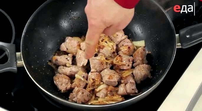 Как правильно жарить свинину на сковороде мясо свинины - 750