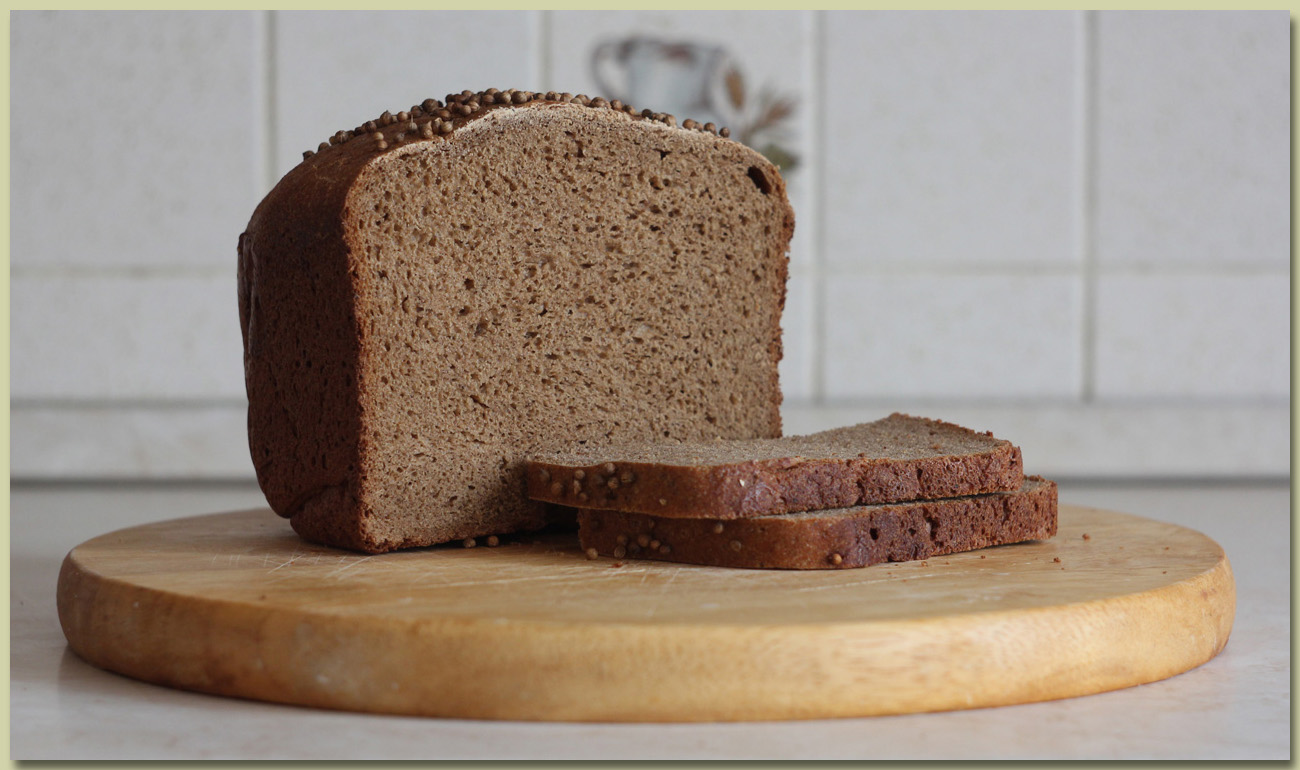 Цельнозерновой хлеб в редмонд. Ржаной хлеб. Черный ржаной хлеб. Ржаной хлеб в хлебопечке. Чёрный хлеб в хлебопечке.