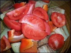 Печеные овощи. Баклажаны, томаты и перцы запеченные в духовке: фото к шагу 2.