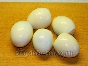 Слойки с яйцом и рисом: Отварить вкрутую яйца
