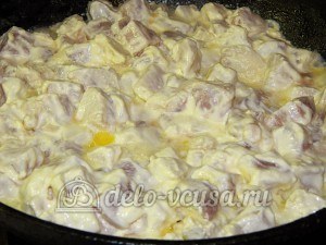 Куриное филе в майонезе: Отправить сковородку на огонь