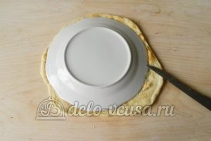 Торт Наполеон с заварным кремом: Вырезать круг