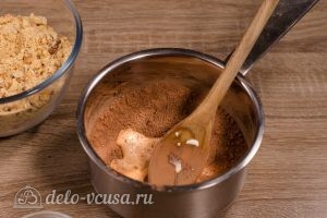Сладкая колбаска из печенья: Добавить молоко