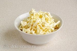 Салат из свеклы с плавленым сыром и чесноком: Плавленый сыр натереть на терке