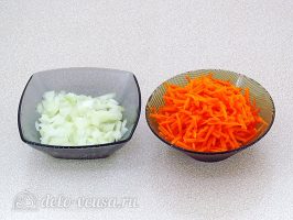Каша из чечевицы в мультиварке: Измельчить лук и морковь