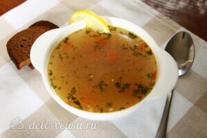 Наваристый рыбный суп с пшеничной крупой: фото к шагу 11.