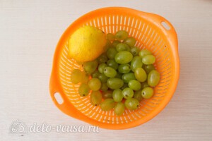 Компот из винограда с лимоном на зиму: фото к шагу 1.