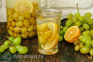 Компот из винограда с лимоном на зиму: фото к шагу 6.