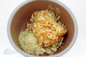 Добавить капусту и рис