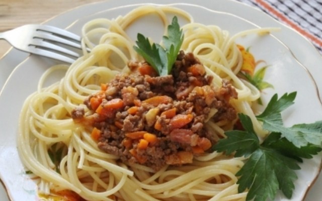 Спагетти болоньезе по классическому итальянскому рецепту