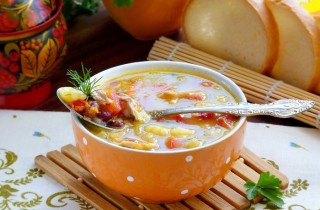 Куриный суп с фасолью в мультиварке