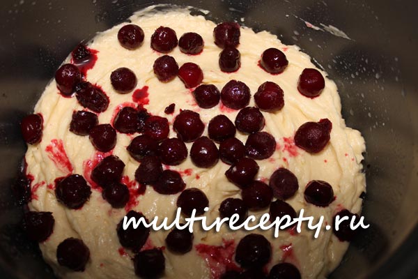 Как приготовить сладкий пирог в мультиварке