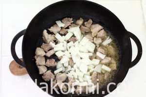 Макароны с мясом на сковороде