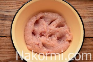 Куриные тефтели в томатно-сметанном соусе в мультиварке