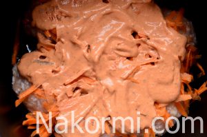 Куриные тефтели в томатно-сметанном соусе в мультиварке