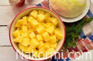 Капуста, тушенная с картошкой в мультиварке