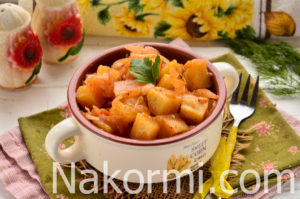Капуста, тушенная с картошкой в мультиварке