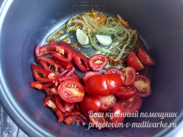 добавление перца и помидор