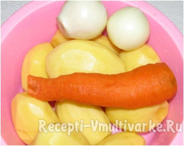 почистить картофель, морковь и лук
