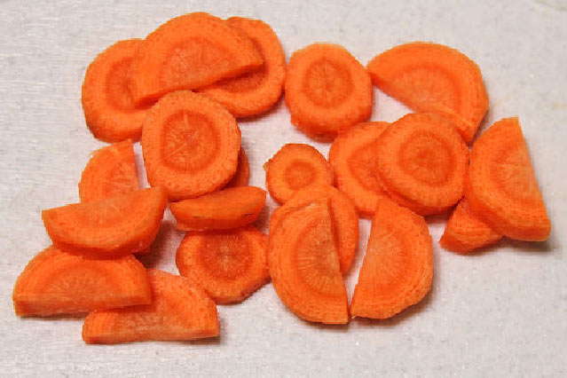 нарезать морковь кружками