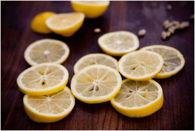 нарезать лимон кольцами
