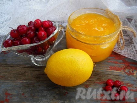 Для приготовления клюквы с лимоном и медом мне потребовались вот такие ингредиенты.