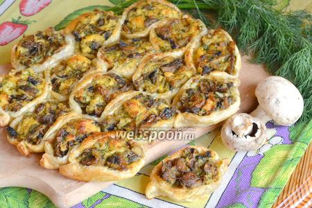 Фото рецепта Пирог с грибами и сыром «Соты»