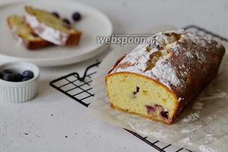 Фото рецепта Простой кекс с голубикой и лимонной цедрой