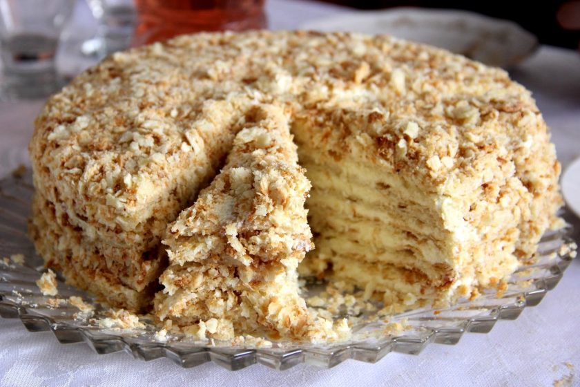Торт “Муравейник” из кукурузных палочек без выпечки