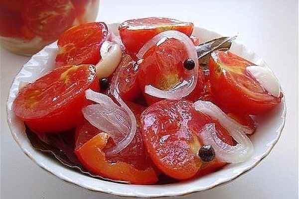 kak-prigotovit-pomidory-dolkami-na-zimu