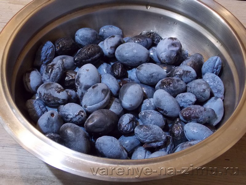 Варенье из сливы с грецкими орехами: фото 1