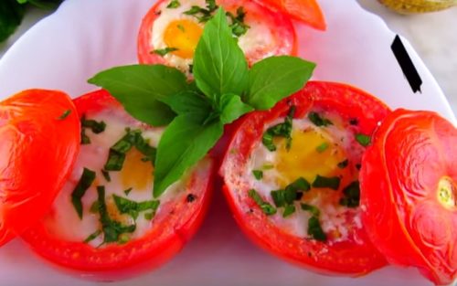 Простой рецепт помидоров запеченных с яйцом