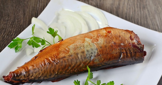Скумбрия в луковой шелухе - самый вкусный рецепт вареной или копченой рыбы