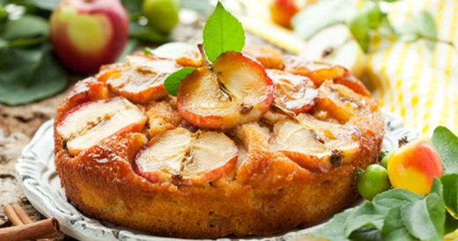 Шарлотка с яблоками на сметане - лучшие рецепты вкуснейшего пирога!