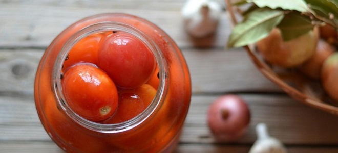 Рецепт соленых помидоров в банках без уксуса