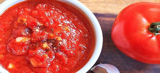 Ткемали из алычи с помидорами - рецепт
