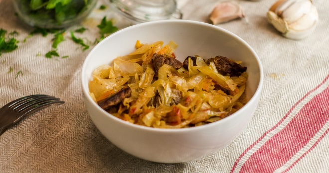 Тушеная капуста с мясом – рецепт с картошкой, рисом, грибами, фасолью и кабачками