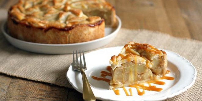 пирог с яблоками на сковороде
