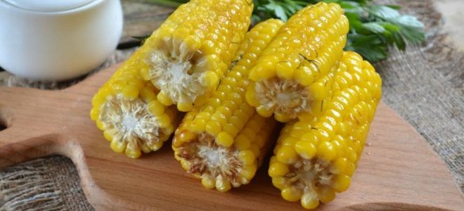 Как сварить кукурузу в початках в кастрюле