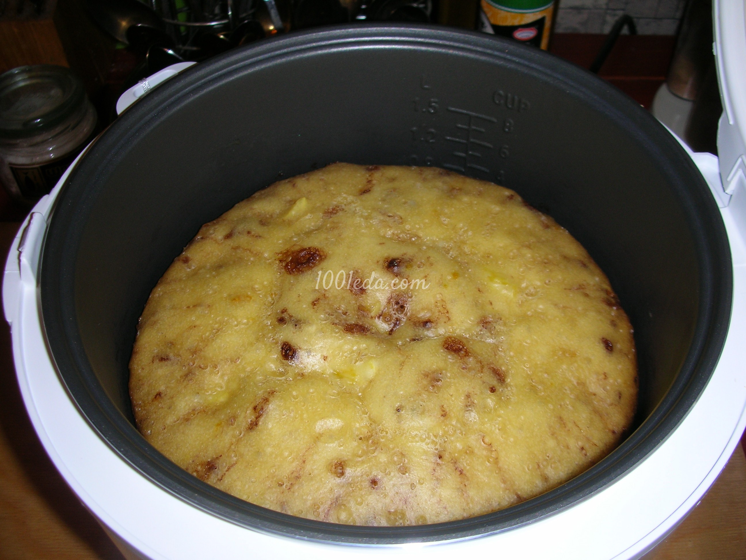 Бисквитный пирог с шоколадом и апельсином в мультиварке - Шаг №12
