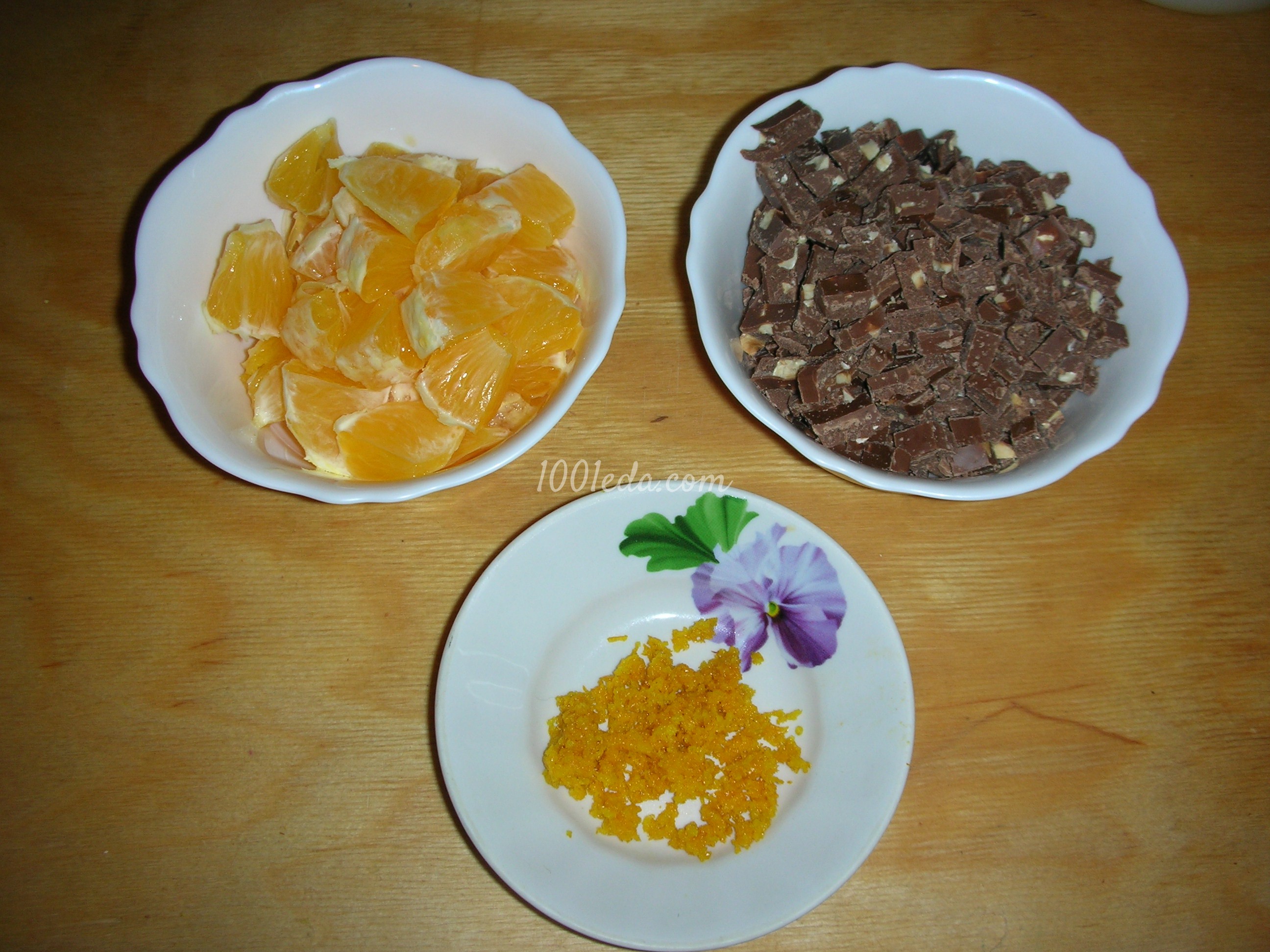 Бисквитный пирог с шоколадом и апельсином в мультиварке - Шаг №2