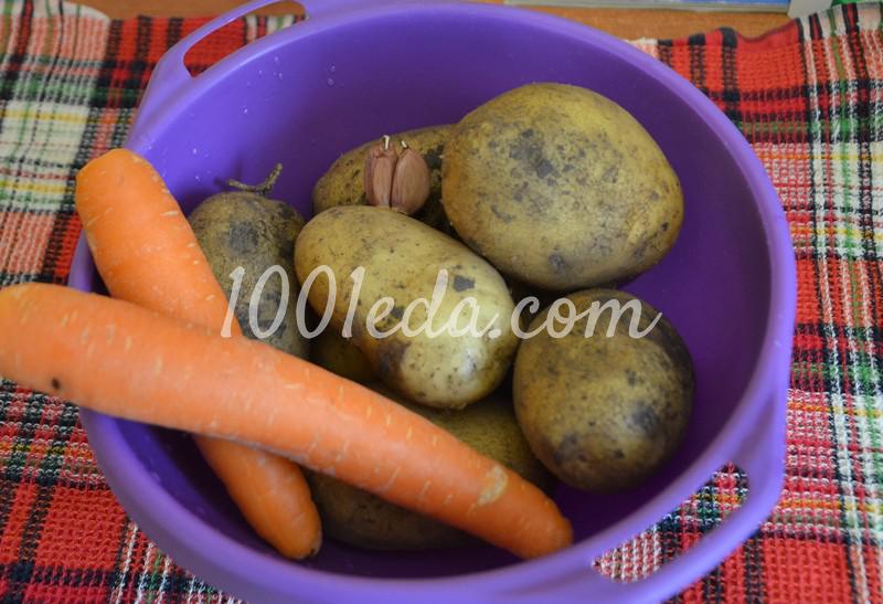 Тушеный картофель в мультиварке с морковью и чесноком: рецепт с пошаговым фото - Шаг №1
