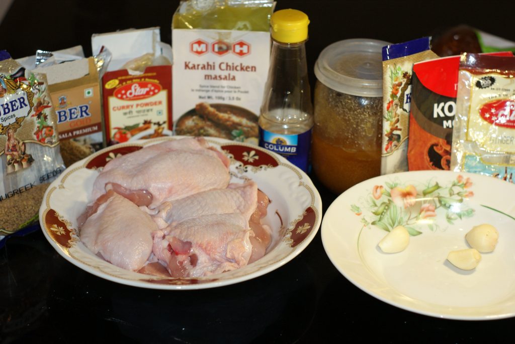 Фото рецепта - Куриные бедра жаренные в соево-медовом соусе - шаг 1
